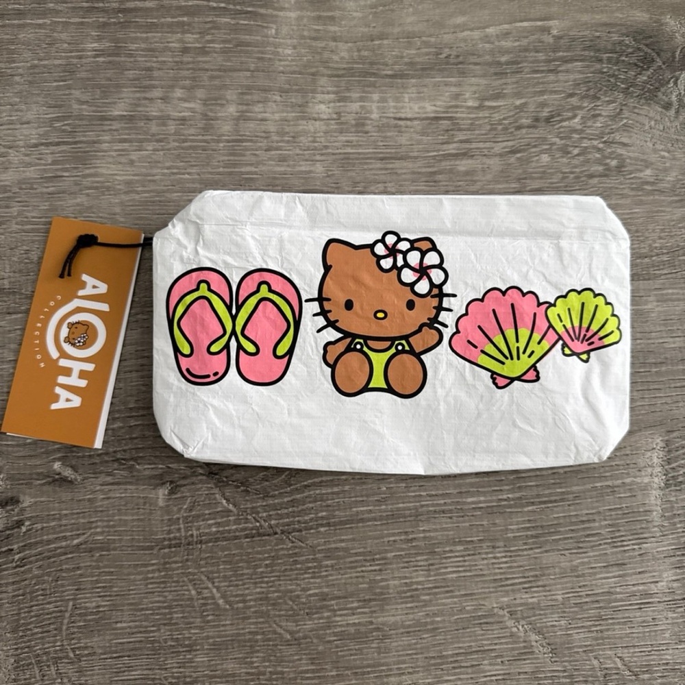 🌺ALOHA Collection x Hello Kitty Mini Pouch Palaka Icons White